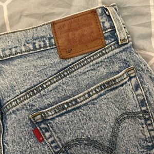 Women's stonewashed Levi's 501 jeans